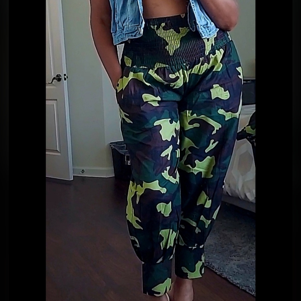 Camo jogger pant (Never Worn)